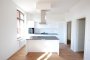 Traumhafte 2-Raum-Wohnung mit Sonnenterrasse und Küche, super Lage und Luxus Standard - Blick auf Küche