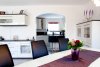 Rarität in Zeesen - Sonniges Einfamilienhaus mit Kamin, Sonnenterrasse, Küche, Garten - Ruhe, Natur - Blick auf Küche
