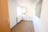 Ruhige & charmante 3-Raum-Wohnung neu saniert - Niedrige Decken! Laminat, neue Fenster, Dusche - Küche