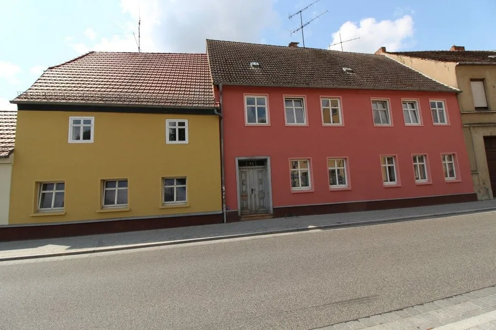 Wohnung im Haus gelb