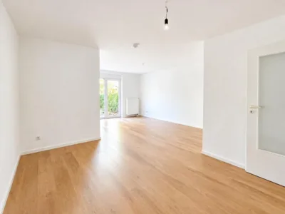Grünes Wohnen auf 2 Zimmern | ca. 50 m² Wfl. | Terrasse & Gartenanteil | Carport | bezugsfrei, 14476 Potsdam, Erdgeschosswohnung